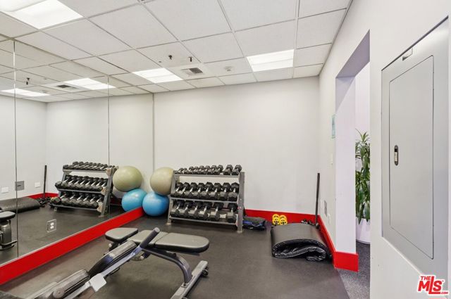 645 W 9th Street, Los Angeles CA: https://media.crmls.org/mediaz/7b37036d-9051-4696-a98a-7d895e77f76c.jpg