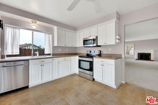 13480 Laurelhurst Road, Moorpark CA: https://media.crmls.org/mediaz/7b379346-27b4-4e10-a558-5152c544c164.jpg