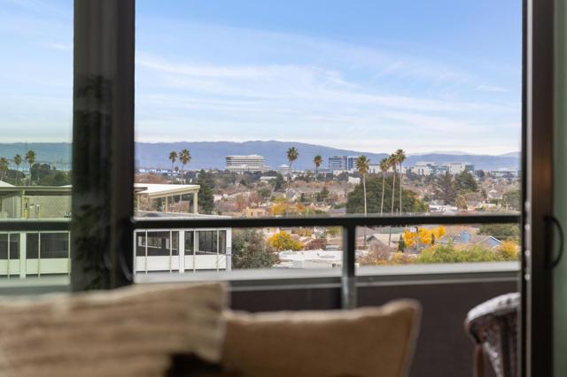 555 Laurel Avenue, San Mateo CA: https://media.crmls.org/mediaz/7b382b1d-9eb0-4823-aa71-8268f0cf6219.jpg