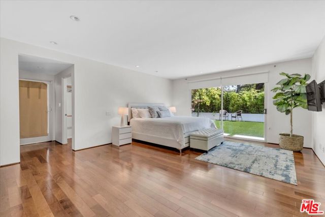 15514 CASIANO Court, Los Angeles CA: https://media.crmls.org/mediaz/7b385de2-bf6a-4ffb-9285-cba78d5e6c72.jpg