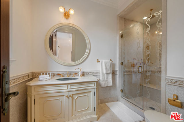1021 N Crescent Drive, Beverly Hills CA: https://media.crmls.org/mediaz/7b38f499-df8a-443b-846e-57cc291e23ff.jpg