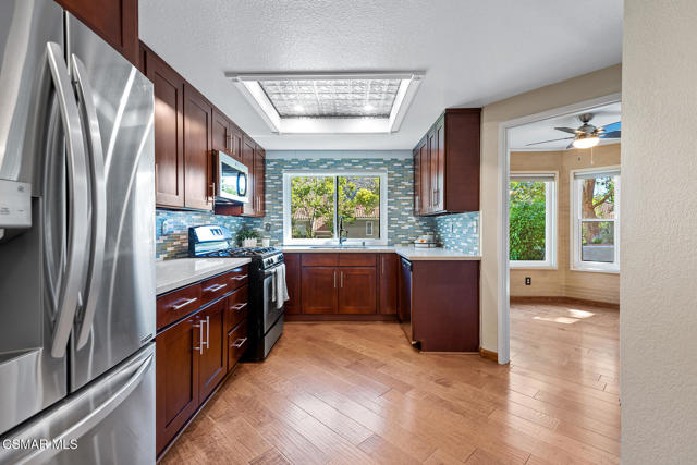 6208 Corte Antigua, Camarillo CA: https://media.crmls.org/mediaz/7b392727-666a-48c8-b8b8-c073fc071665.jpg