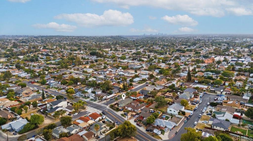https://media.crmls.org/mediaz/7b39313c-c837-46c6-bc38-f66d6432b44d.jpg?preset=X-Large