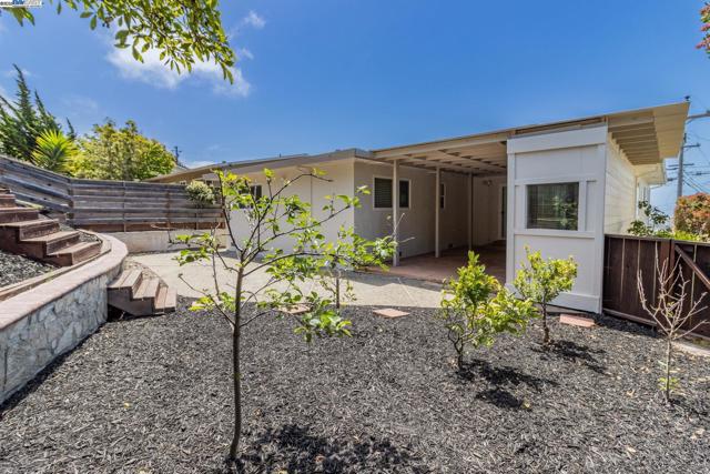 6919 Wilson Way, El Cerrito CA: https://media.crmls.org/mediaz/7b393cc4-c55c-49e1-8681-16f15c5ba911.jpg