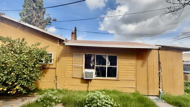 2356 W Hays Street, Banning CA: https://media.crmls.org/mediaz/7b395e34-fee0-47e3-ad70-d9b756a1fbe5.jpg