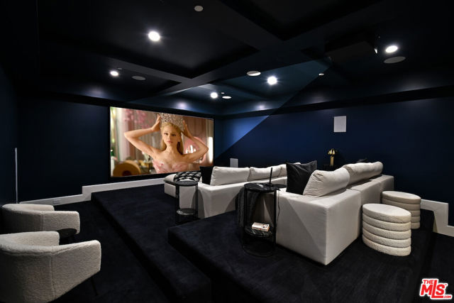 416 21st Place, Santa Monica CA: https://media.crmls.org/mediaz/7b39a50b-9257-4c94-80a4-9d6195096a4f.jpg