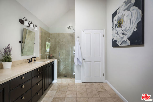 13324 Valley Vista Boulevard, Sherman Oaks CA: https://media.crmls.org/mediaz/7b3a1fb7-a5c2-4430-a43d-9e4ecb942b70.jpg