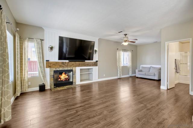39513 Bonaire Way, Murrieta CA: https://media.crmls.org/mediaz/7b3a3b54-c1c8-4e8d-a2a5-ca6a362c0d88.jpg