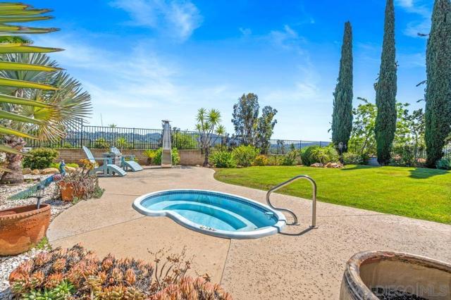 17109 Cloudcroft Dr, Poway CA: https://media.crmls.org/mediaz/7b3a63bd-ff18-4ff3-8066-5be16a9f2aac.jpg