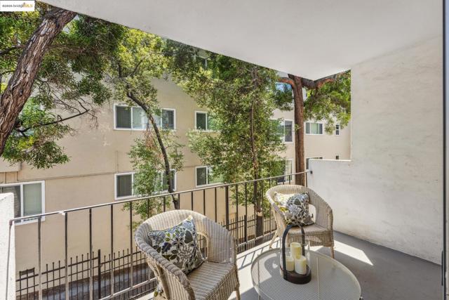 2632 Warring St, Berkeley CA: https://media.crmls.org/mediaz/7b3a6ab1-9936-43c4-bc2b-b26f5d0d2e06.jpg