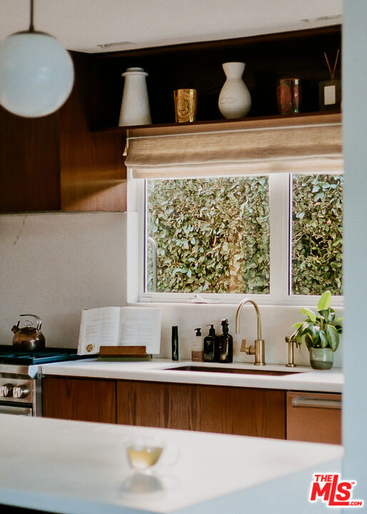 https://media.crmls.org/mediaz/7b3a75cf-1e84-42cb-8129-f8e6bedb3446.jpg?preset=X-Large