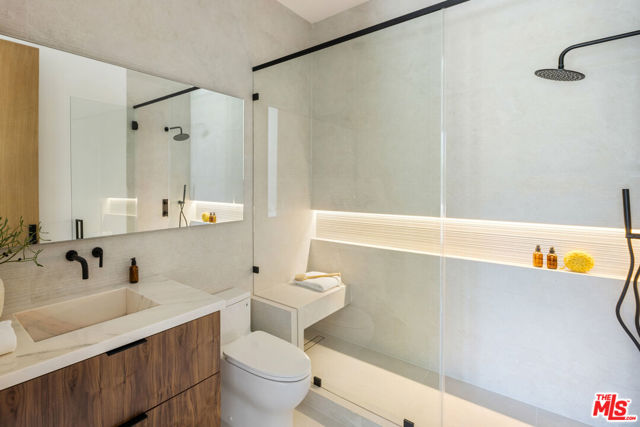 9715 Arby Drive, Beverly Hills CA: https://media.crmls.org/mediaz/7b3a8c85-68e0-430d-b37e-baa796da95c2.jpg
