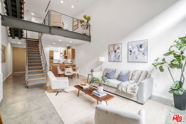 1220 N Orange Grove Avenue, West Hollywood CA: https://media.crmls.org/mediaz/7b3b104e-bdd8-4339-9cc8-068ae8793439.jpg
