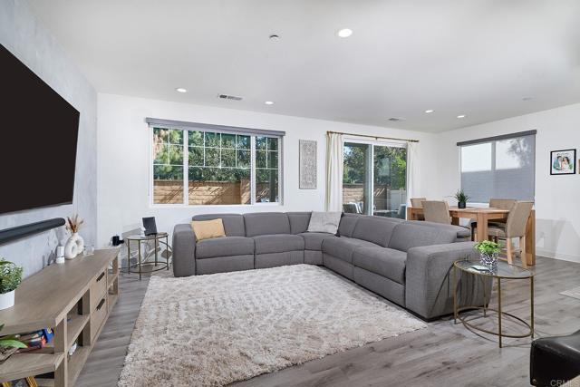 Detail Gallery Image 3 of 41 For 1278 via Fanal, Oceanside,  CA 92056 - 4 Beds | 2/1 Baths