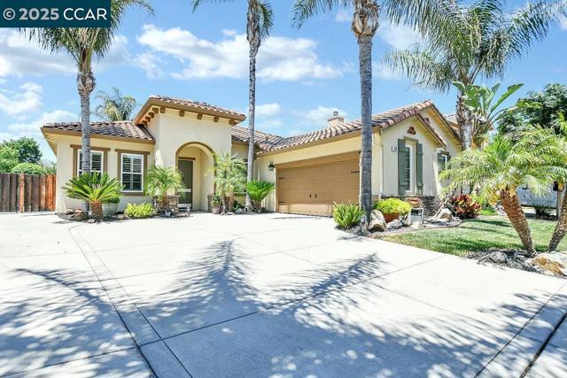 513 Mendota St, Brentwood CA: https://media.crmls.org/mediaz/7b3c6d61-d055-4c66-aef5-d15ff980b6f6.jpg