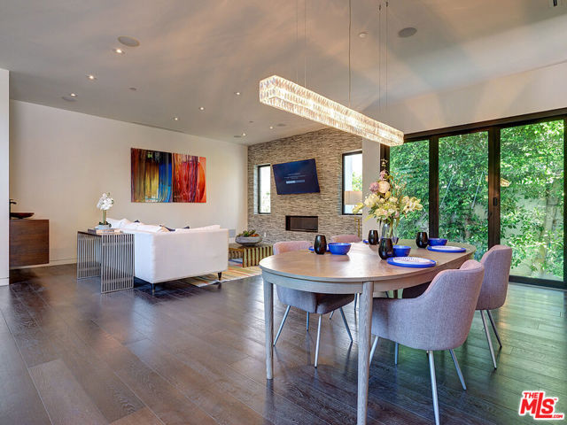 6360 Maryland Drive, Los Angeles CA: https://media.crmls.org/mediaz/7b3cf977-67c4-4ae4-a8b9-f7d3c63cced1.jpg