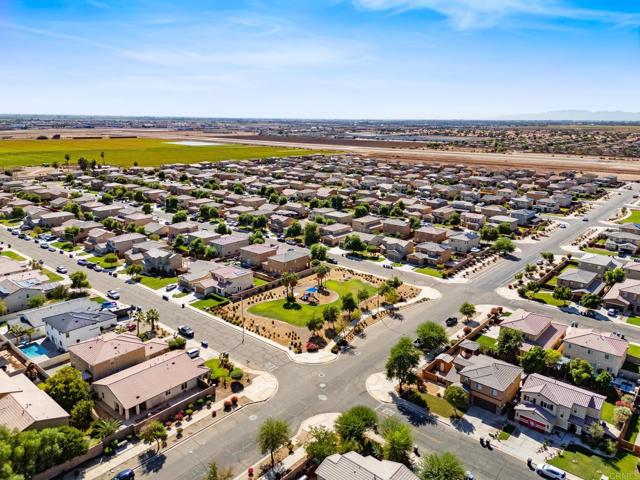 2504 Vista Del Mar Lane, Imperial CA: https://media.crmls.org/mediaz/7b3e714e-584e-4f92-9ee2-241f122c385d.jpg