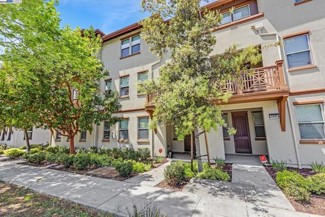 2683 5Th St, Alameda CA: https://media.crmls.org/mediaz/7b3e82ff-b0fa-436b-82fe-06fef6147429.jpg
