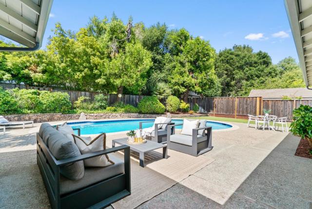 2050 Wooded Glen Drive, Los Altos CA: https://media.crmls.org/mediaz/7b3e9460-b92b-4752-873c-b8f8aac87dec.jpg