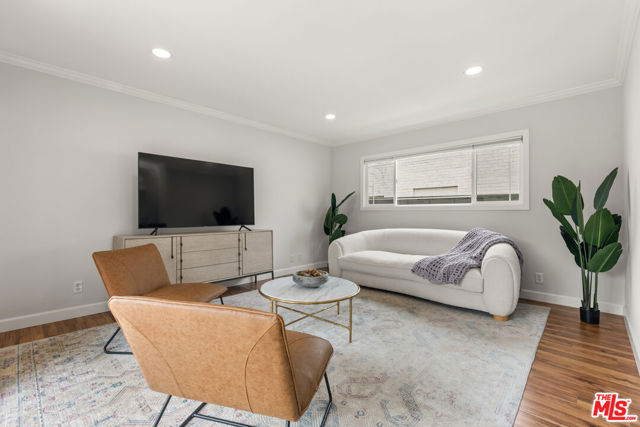 419 S Almont Drive, Beverly Hills CA: https://media.crmls.org/mediaz/7b3eaeb9-bcc1-4bac-bf61-9c22de11a2f6.jpg