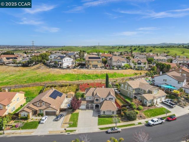 2762 St Andrews Dr, Brentwood CA: https://media.crmls.org/mediaz/7b3f37db-2bb9-4c53-89fd-50b4d36809a8.jpg