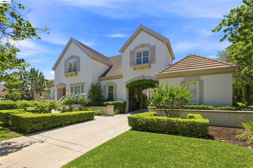 3019 E. Ruby Hill Dr.