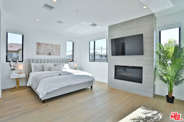 1622 S Mansfield Avenue, Los Angeles CA: https://media.crmls.org/mediaz/7b3f4ccb-6db2-4993-b686-6a79aff5af69.jpg