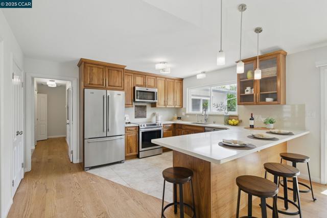 17 Bliss Ct., Pleasant Hill CA: https://media.crmls.org/mediaz/7b3f8004-7d50-4140-a1c5-f5dad21960d5.jpg