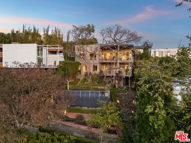 1415 Summitridge Drive, Beverly Hills CA: https://media.crmls.org/mediaz/7b3fadd5-1697-4dfb-97ed-1d5aad80ae63.jpg