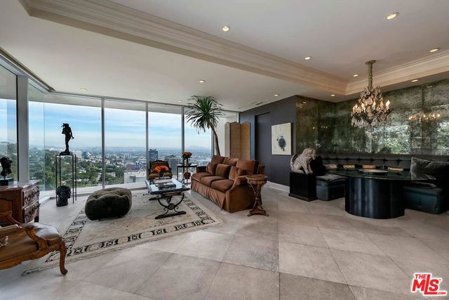 9255 DOHENY Road, 1705 photo 4