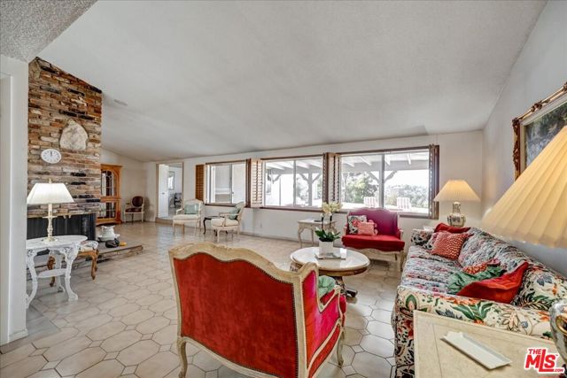 5581 Mason Avenue photo 6
