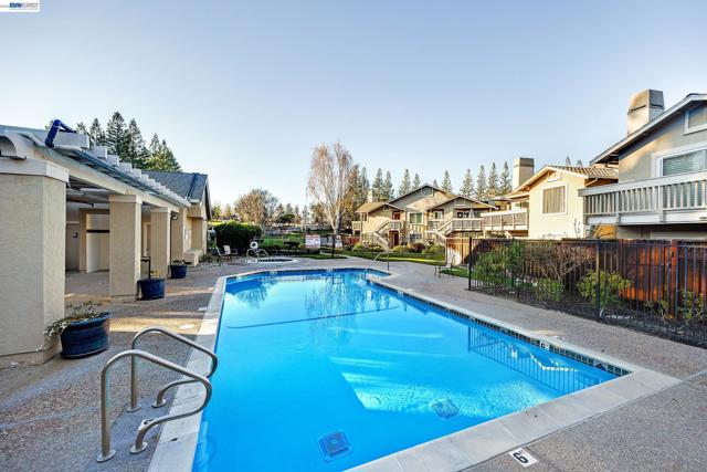 3769 Crow Canyon Rd, San Ramon CA: https://media.crmls.org/mediaz/7b40657e-99a6-4079-a6c2-082323c57115.jpg