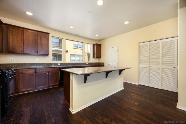 1110 Calabria St, Santee CA: https://media.crmls.org/mediaz/7b4078a7-5cca-4fe4-a814-4c2757e0a0d9.jpg