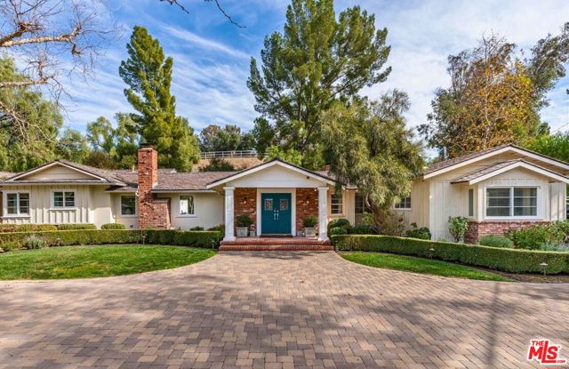 5840 Round Meadow Road, Hidden Hills CA: https://media.crmls.org/mediaz/7b40ae3d-408f-467b-be1b-6b676283770a.jpg