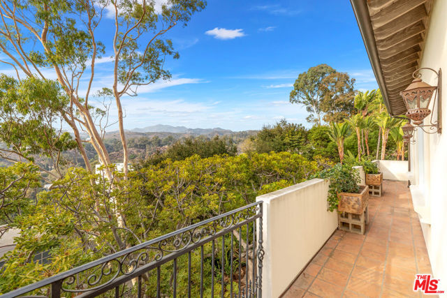 1090 RAVOLI Drive photo 5