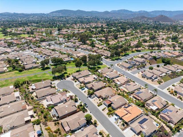 13338 Corte De Chucena, San Diego CA: https://media.crmls.org/mediaz/7b40fd30-46e8-410e-9a8b-e7f886d86aa0.jpg