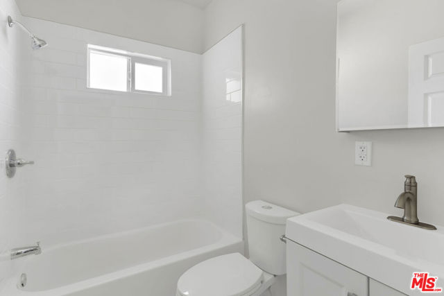 1507 W 50TH Street, Los Angeles CA: https://media.crmls.org/mediaz/7b41def6-dc78-4425-bed4-21c862288ef9.jpg