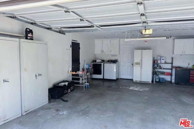 16065 Porter Avenue, Riverside CA: https://media.crmls.org/mediaz/7b4245ce-23fb-40dd-872c-5210bcb7cbe8.jpg