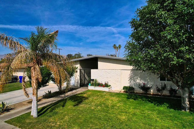 44784 Sherwood Drive, Indio CA: https://media.crmls.org/mediaz/7b42910a-1e5a-454a-a61d-8f785de3141d.jpg
