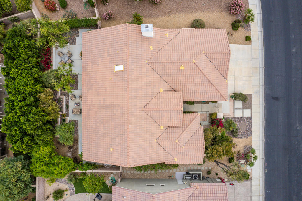 https://media.crmls.org/mediaz/7b42c44e-9b45-47dd-9d66-9cb9e58df8a4.jpg?preset=X-Large