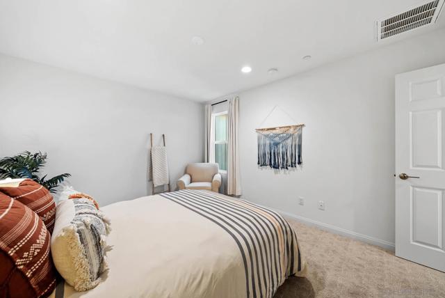 3135 Linwood St, Vista CA: https://media.crmls.org/mediaz/7b43662d-0fb9-4148-9db9-c31131f5a28b.jpg