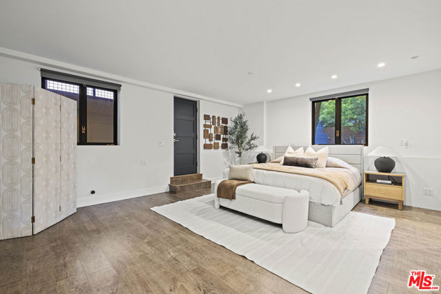 3873 Berry Drive, Studio City CA: https://media.crmls.org/mediaz/7b43b72b-9b0c-403d-b45c-c9244fde17e1.jpg