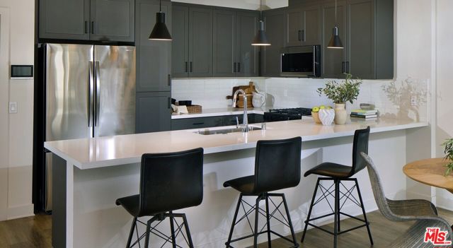 13995 Foothill Boulevard, Fontana CA: https://media.crmls.org/mediaz/7b43bcc1-74c0-4ea9-96fb-c1ff20b1303d.jpg