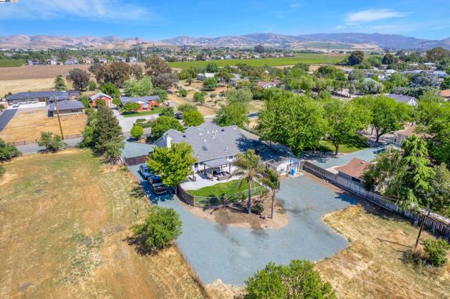 1969 Buena Vista Ave, Livermore CA: https://media.crmls.org/mediaz/7b4461b7-9e2d-40c6-97fb-af4d36cfabc0.jpg
