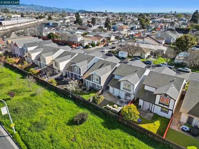 1627 Livingston Ln, Richmond CA: https://media.crmls.org/mediaz/7b44725a-7f9e-4902-8fbb-0b4c1a41a9d6.jpg