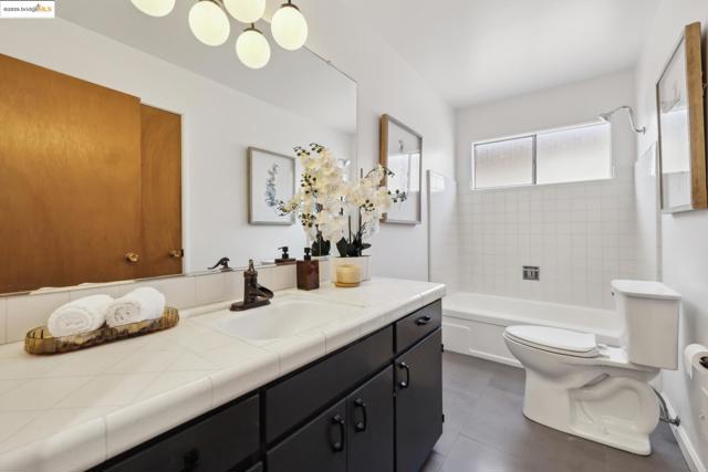 6251 Highland Ave, Richmond CA: https://media.crmls.org/mediaz/7b44c0d1-4f14-4b53-b63d-a229d3466e21.jpg