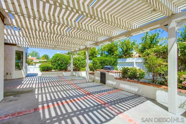 11742 Avenida Sivrita, San Diego CA: https://media.crmls.org/mediaz/7b454649-514d-46e2-b23c-33950be129e9.jpg