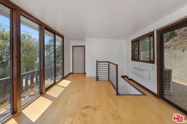 8629 Franklin Avenue, Los Angeles CA: https://media.crmls.org/mediaz/7b455638-491d-4e9c-850d-8a81f50069e4.jpg