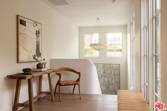 Image 17 of 28 For 525 Westmount Drive