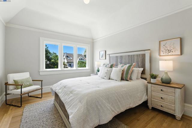 1247 Sherman, Alameda CA: https://media.crmls.org/mediaz/7b45a48e-2e56-442d-a2bf-d6519ede47d3.jpg